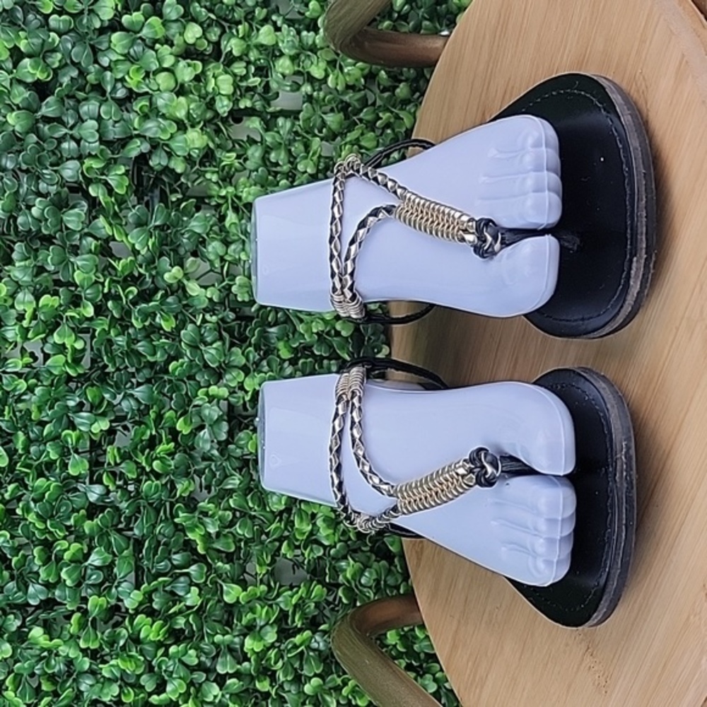 Steve Madden Womens Seeta Black/Soft Metallic Gold T-Strap Sandals Size 8.5